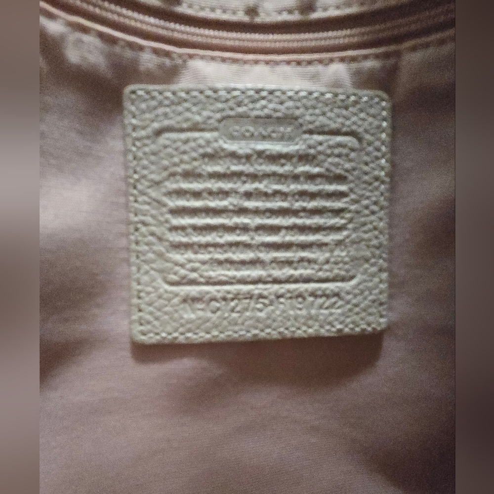 Vintage Coach White Bag with Chain Detail - Picture 4 of 8